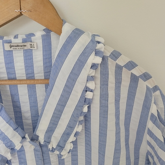 Stradivarius | oversized short sleeve button up blouse with ruffle collar - Picture 2 of 8